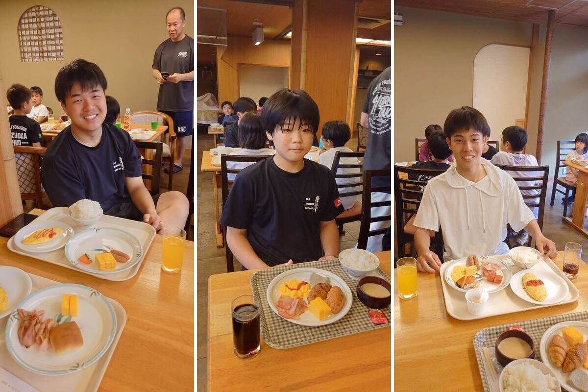夏合宿2日目の朝食を楽しむ道場生たち